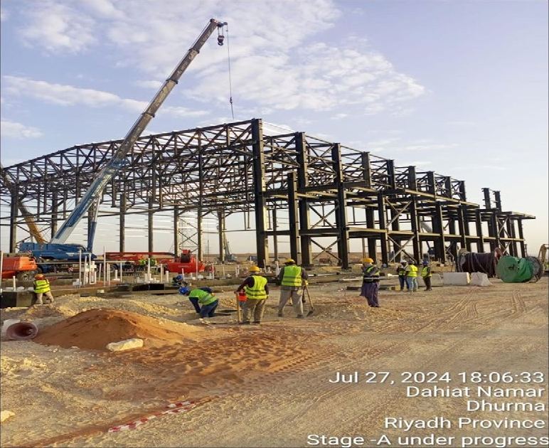 Steel structure erection with crane